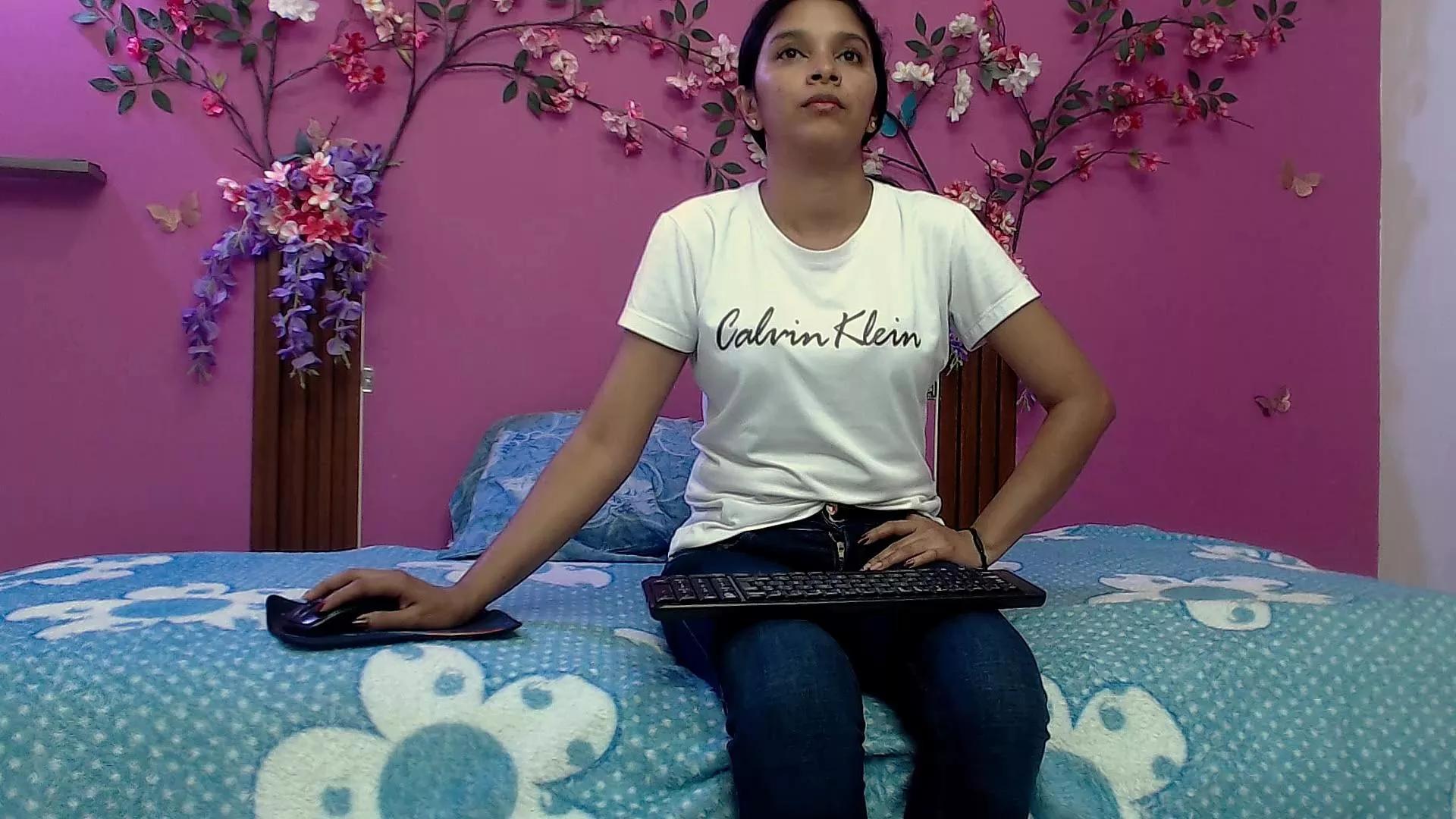 Offline skinnybarbie022 on Cam4