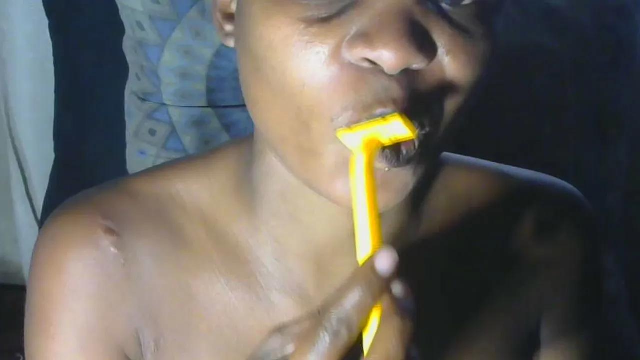 Offline Small2023 on Cam4