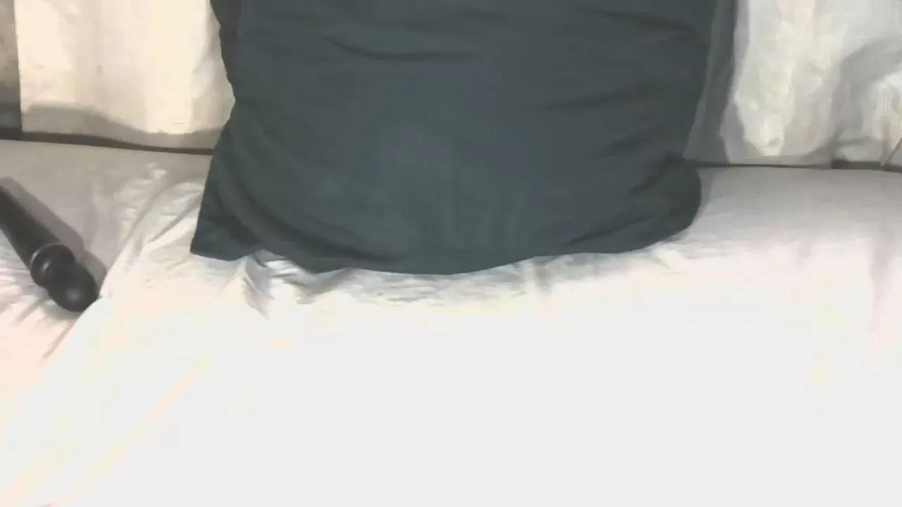 Offline Small2023 on Cam4