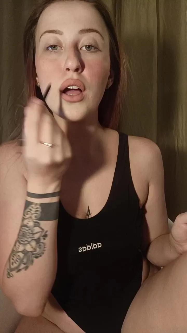 Offline SusieRedd on Cam4