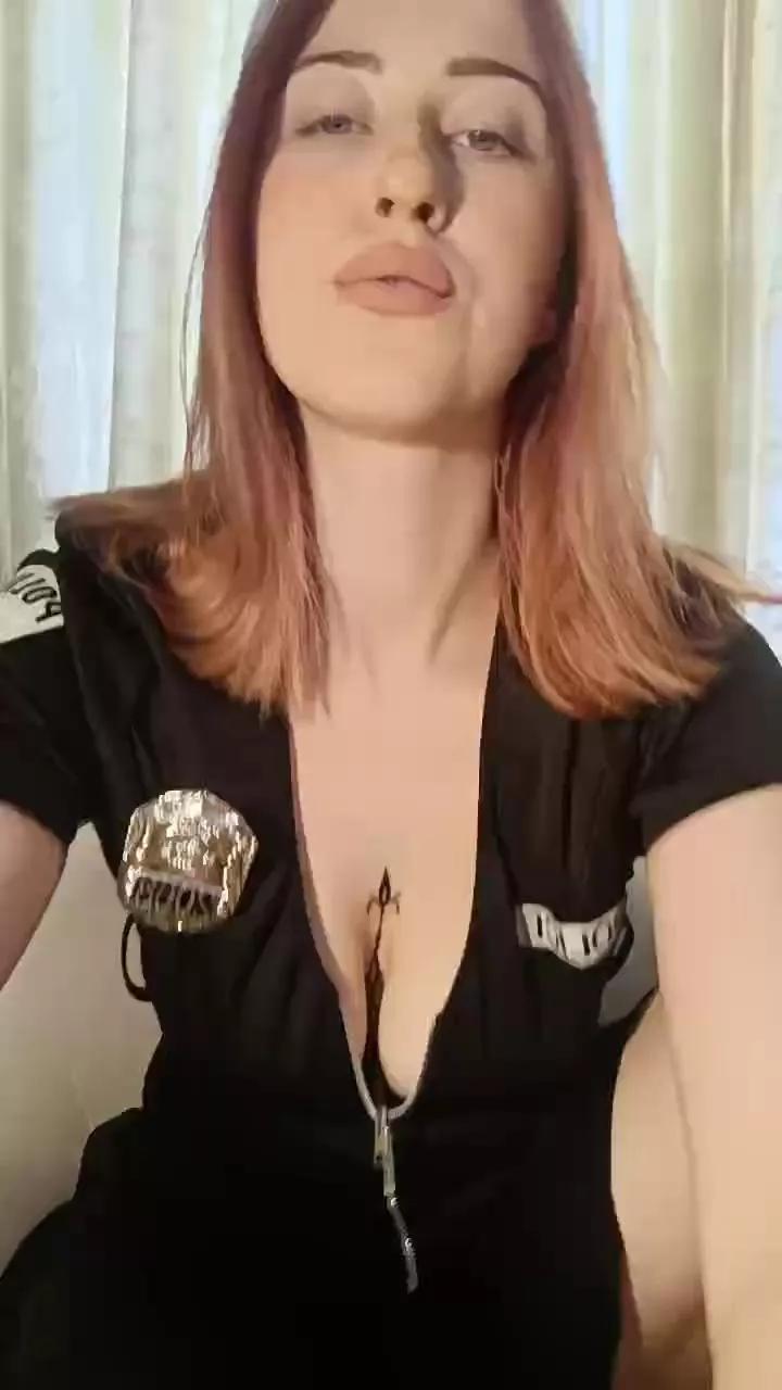 Offline SusieRedd on Cam4