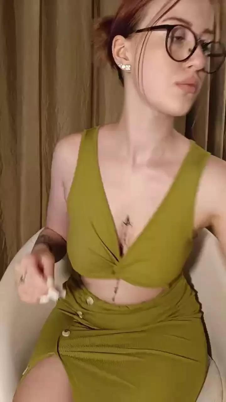 Offline SusieRedd on Cam4