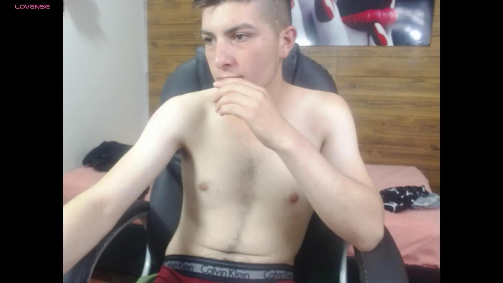 Offline taner_king on Cam4