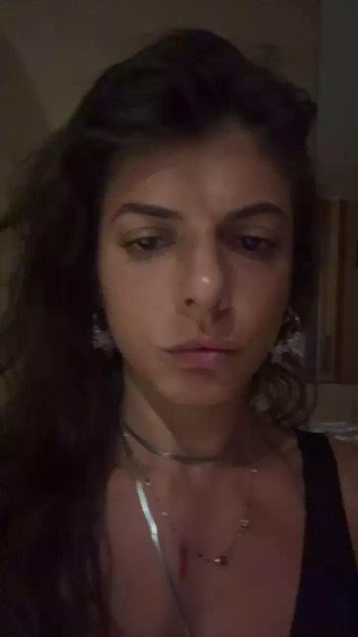 Offline TheSexyFoxxx on Cam4