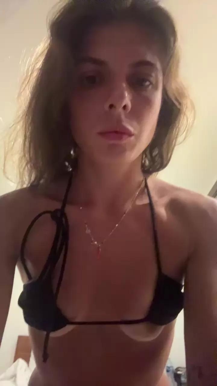 Offline TheSexyFoxxx on Cam4