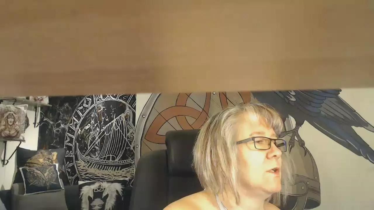 Offline Titten_Luder on Cam4