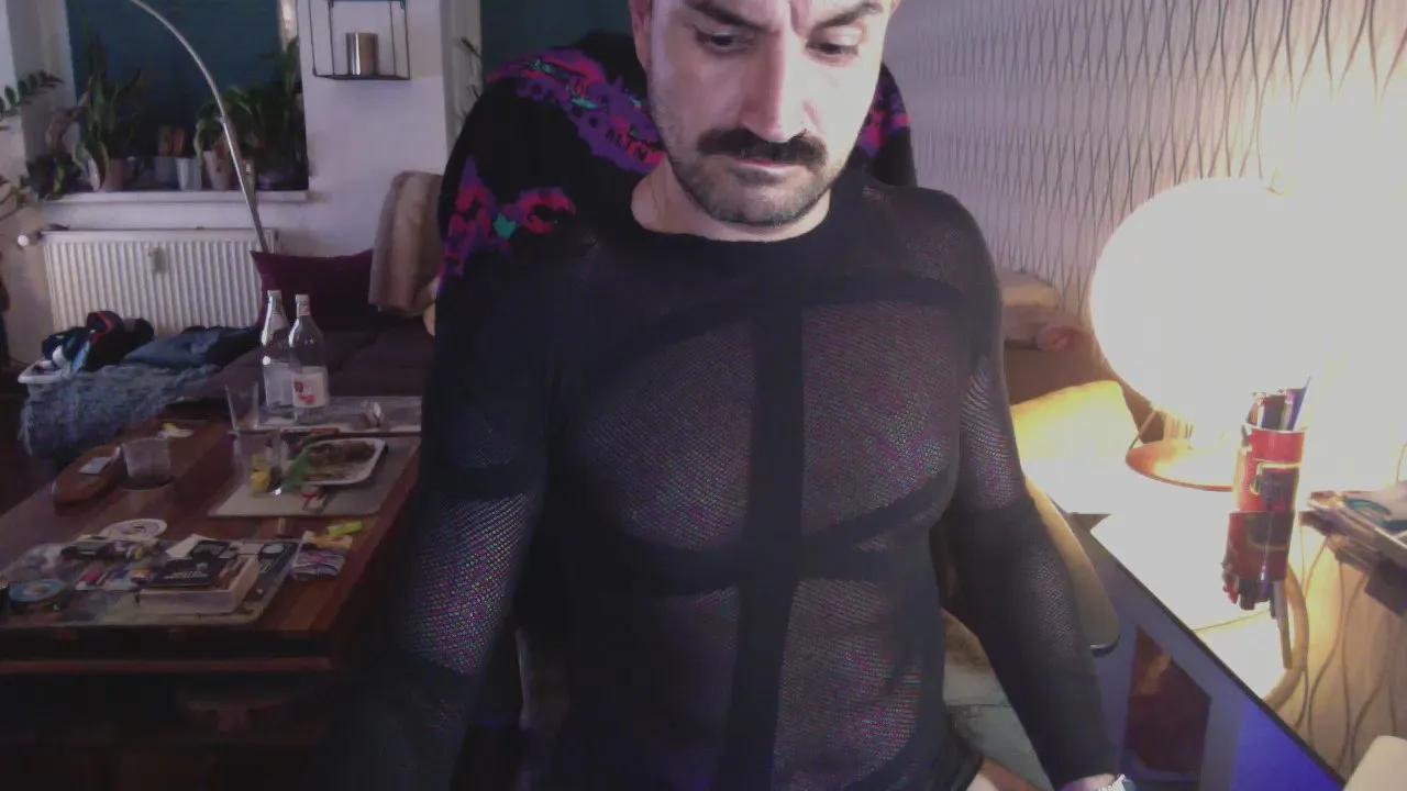 Offline tom0819 on Cam4