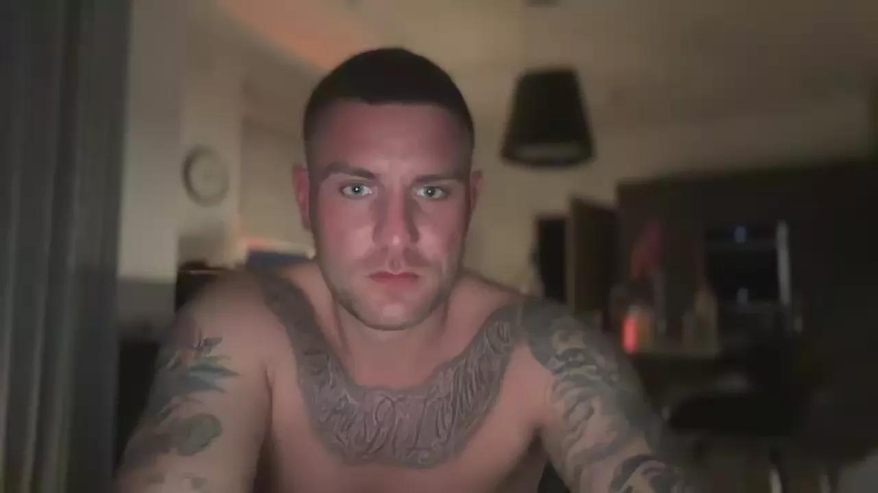 Offline TWOPEESINAPOD on Cam4