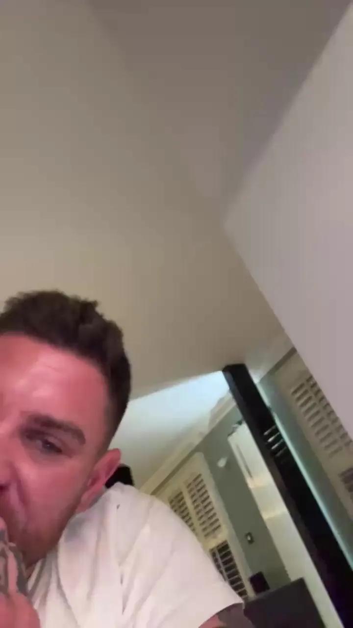 Offline TWOPEESINAPOD on Cam4