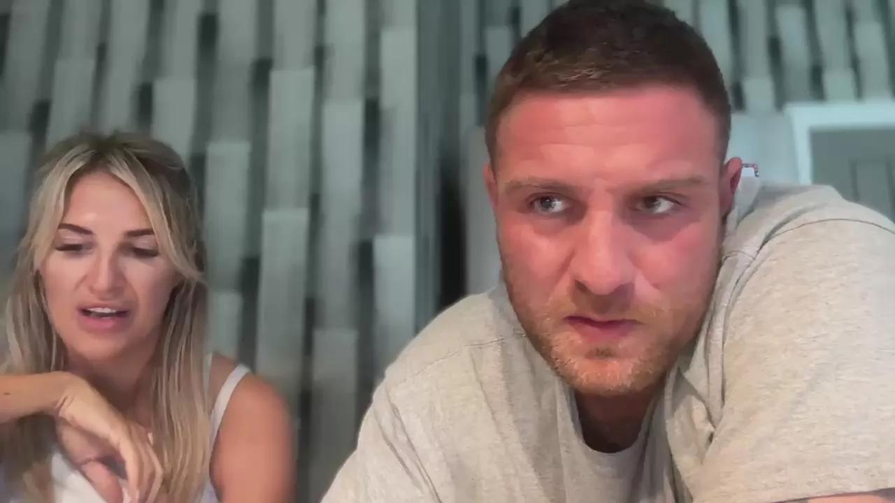 Offline TWOPEESINAPOD on Cam4