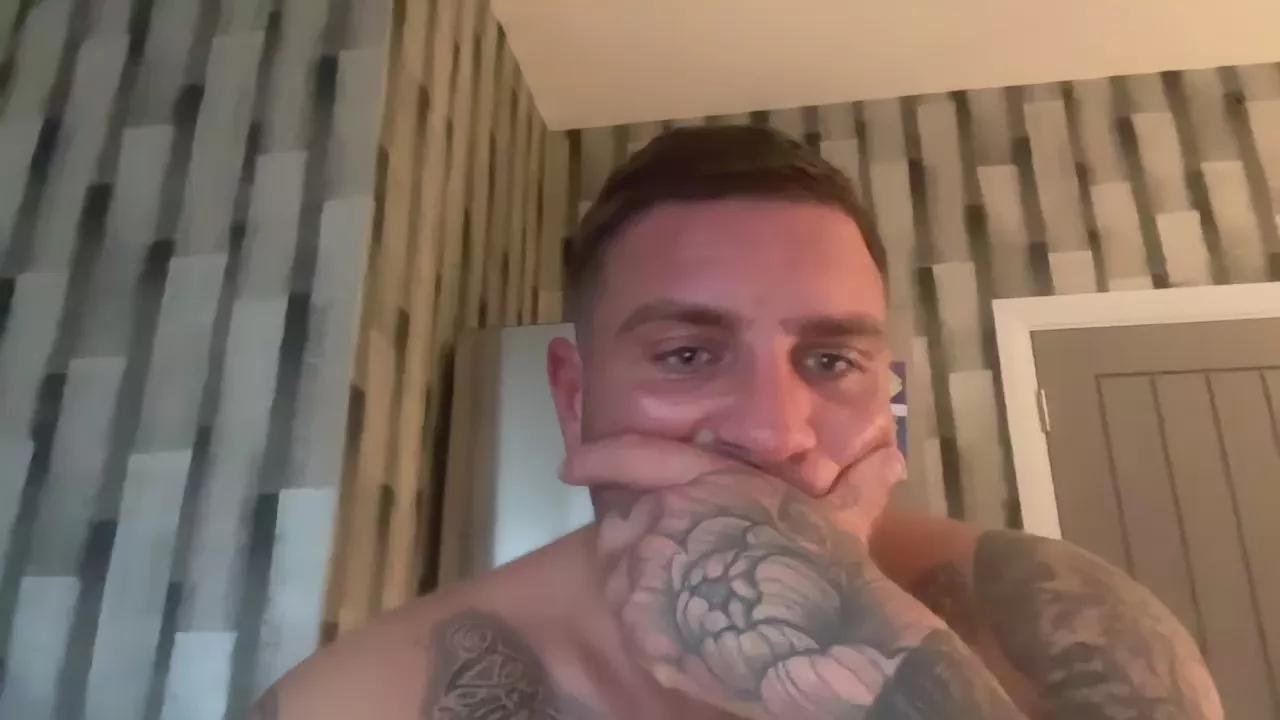 Offline TWOPEESINAPOD on Cam4