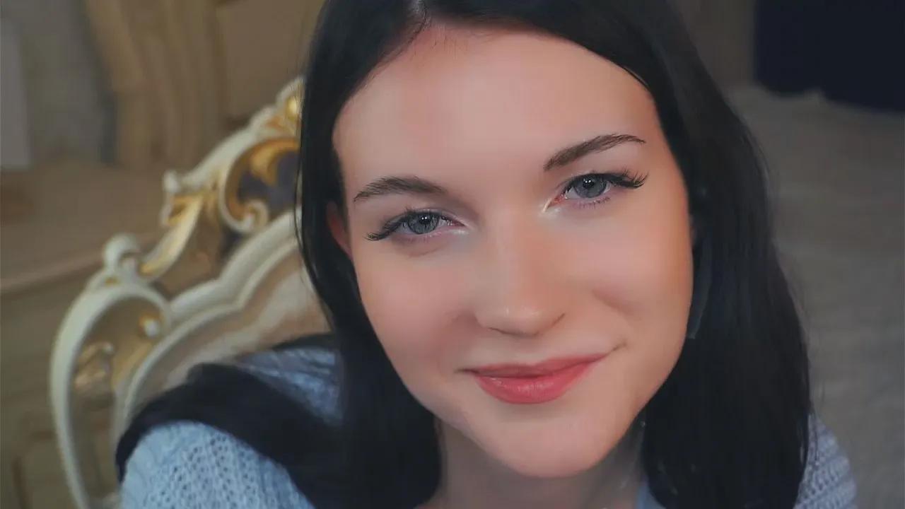 Offline UrsulaElawar on Cam4