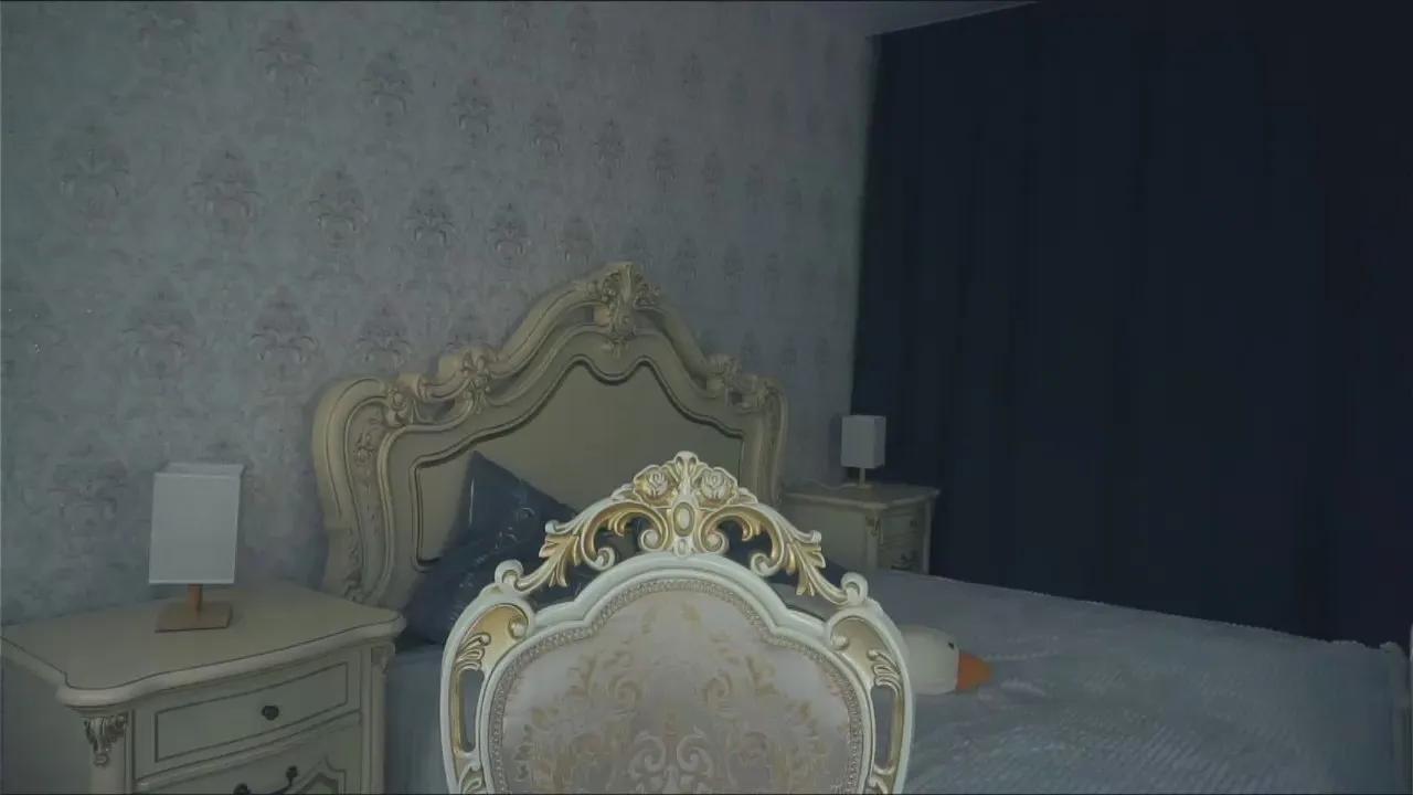 Offline UrsulaElawar on Cam4