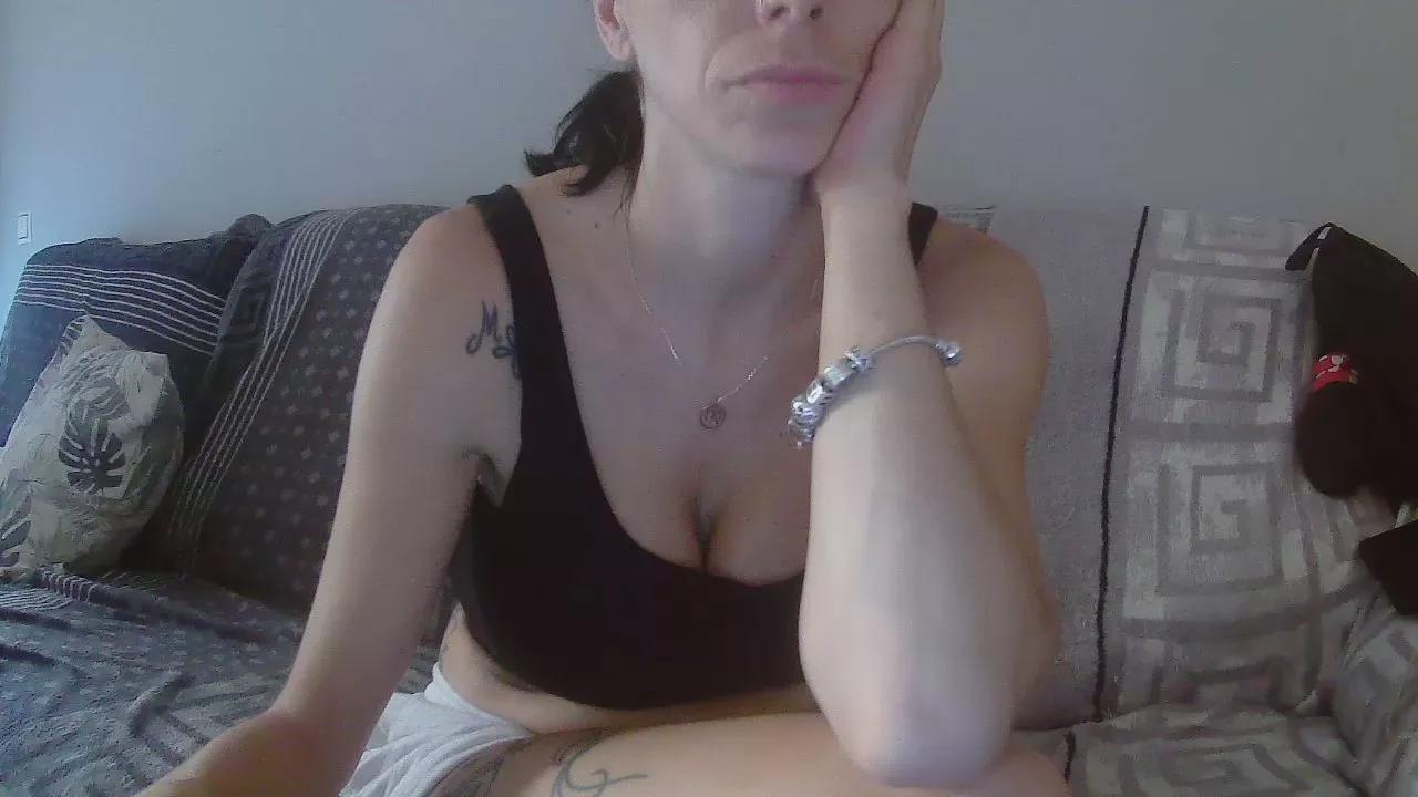 Offline Vampirosa on Cam4