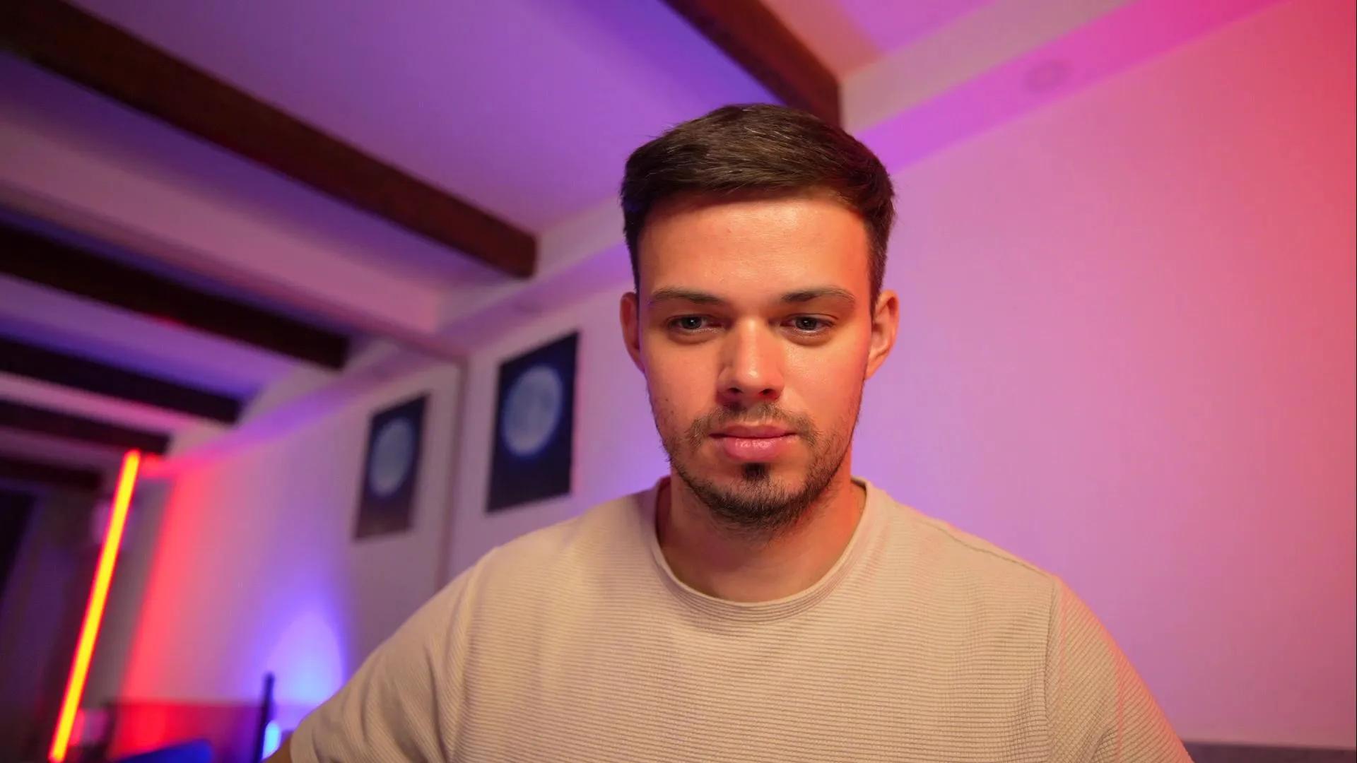 Offline Waynenort on Cam4