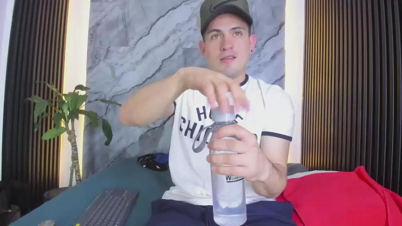 Offline WilliamSteel01 on Cam4