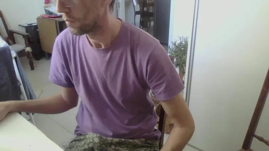 Offline willyhot_hot on Cam4