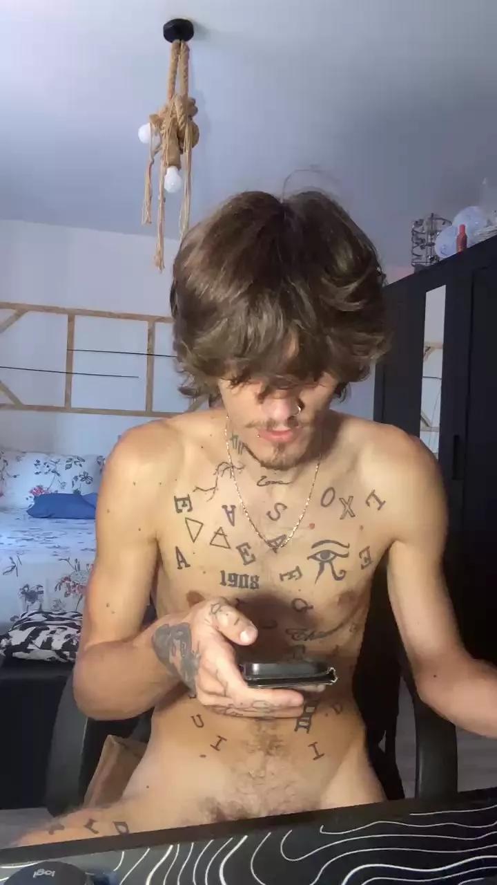 Offline Xxxciroxxx on Cam4