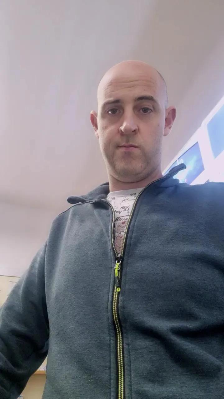 Offline Xxxme85 on Cam4