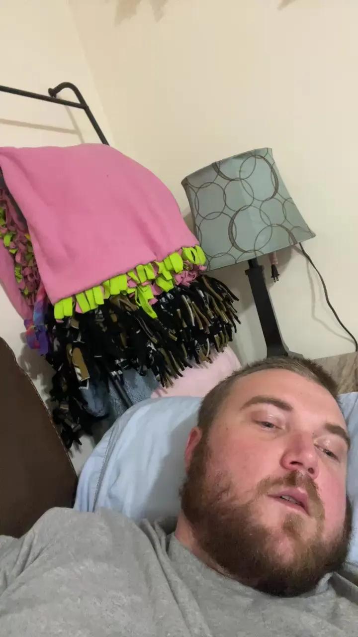 Offline Yearight181 on Cam4