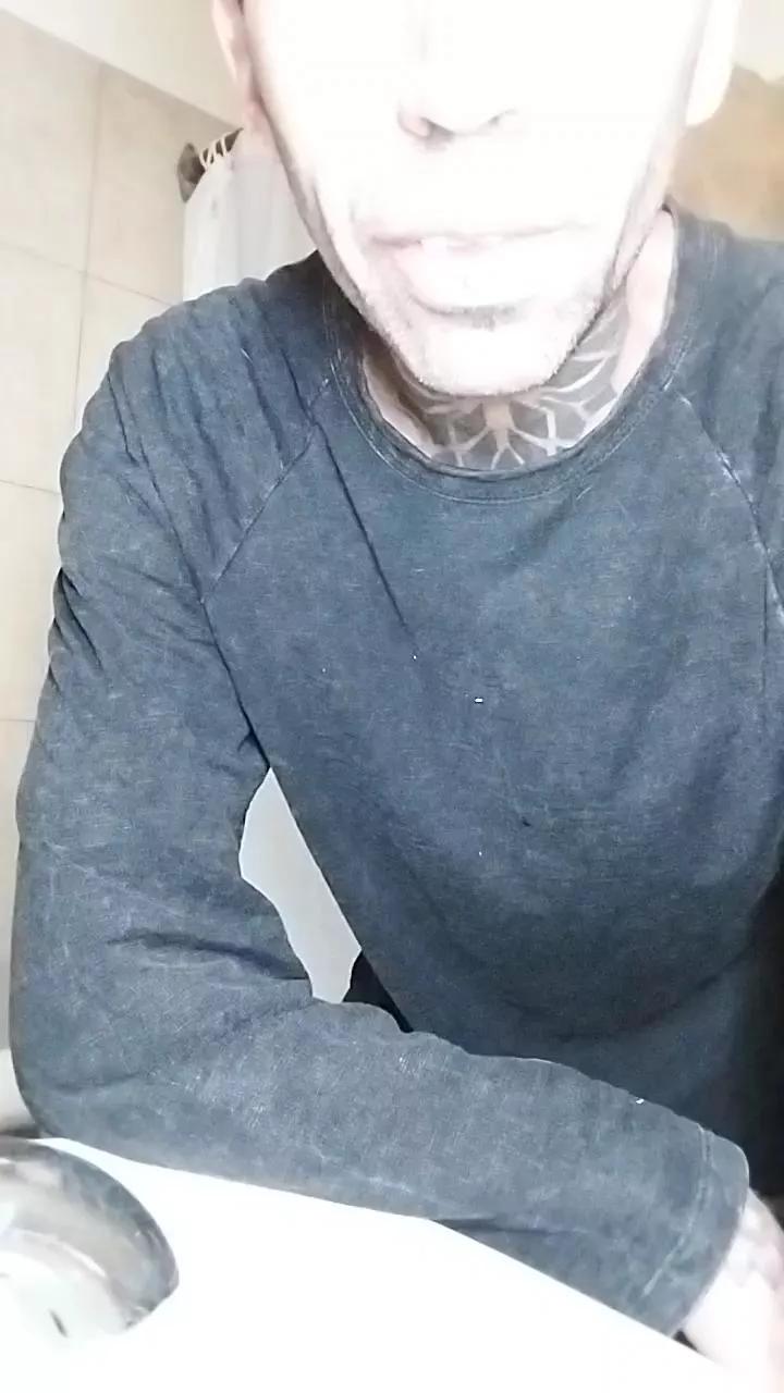 Offline Yonathancalja on Cam4