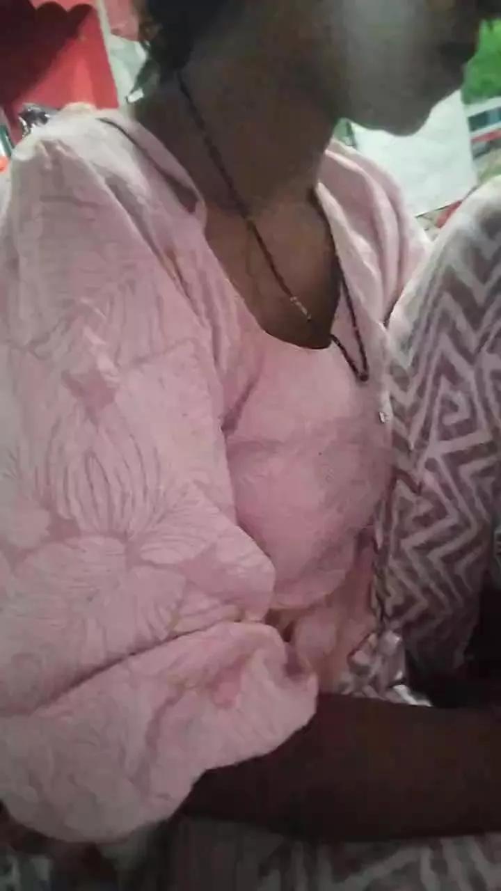 Offline YourSanam on Cam4