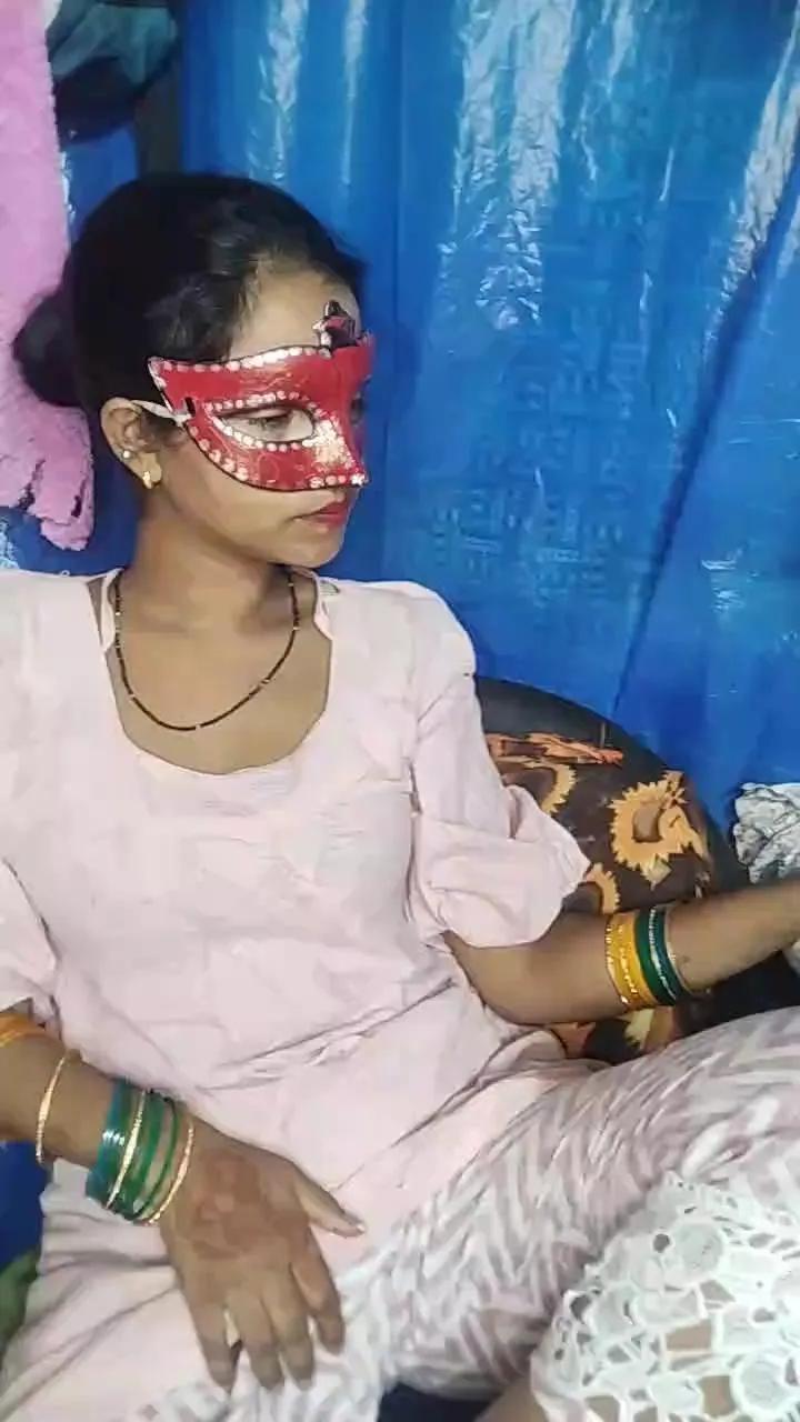 Offline YourSanam on Cam4