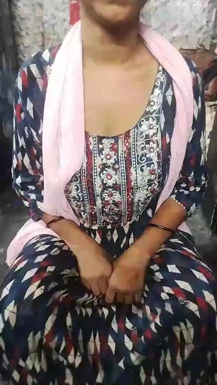 Offline YourSanam on Cam4