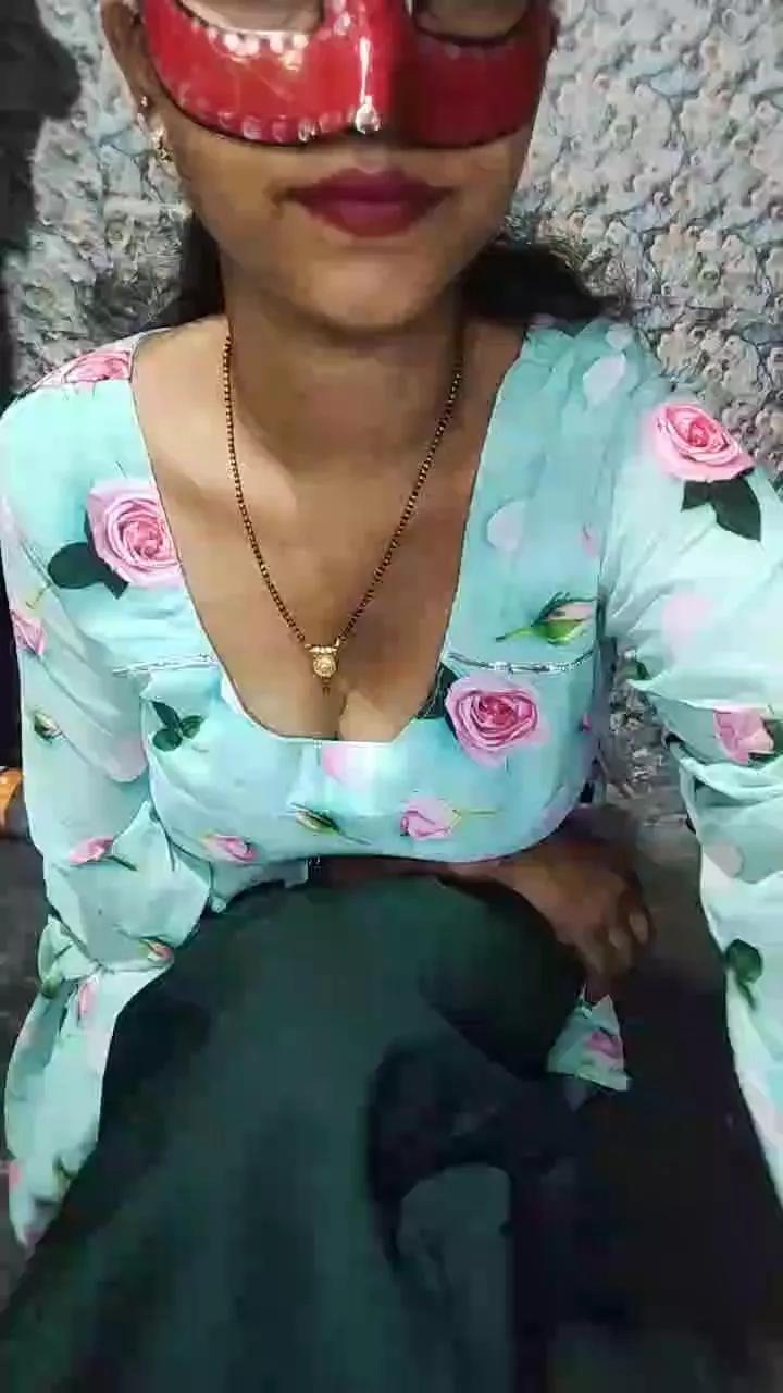 Offline YourSanam on Cam4