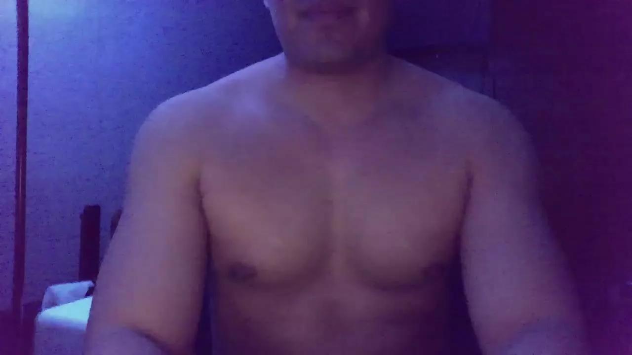 Offline yuenuey on Cam4