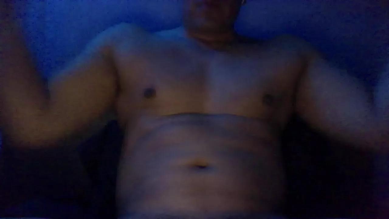 Offline yuenuey on Cam4