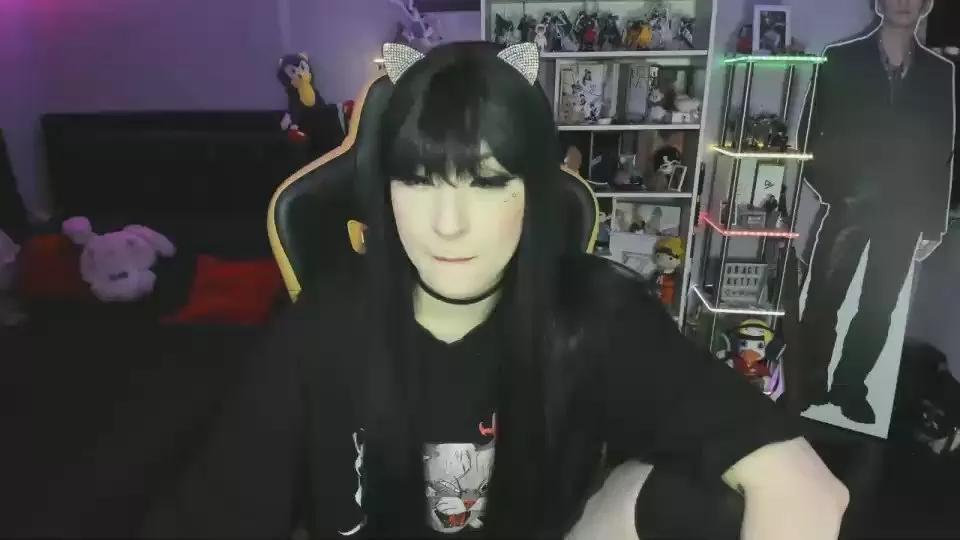 Offline Yummypink on Cam4