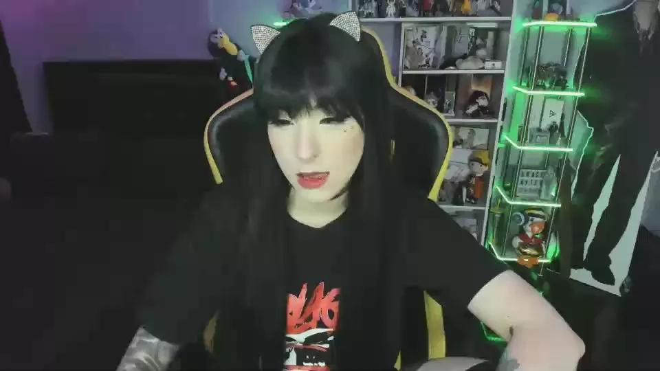 Offline Yummypink on Cam4