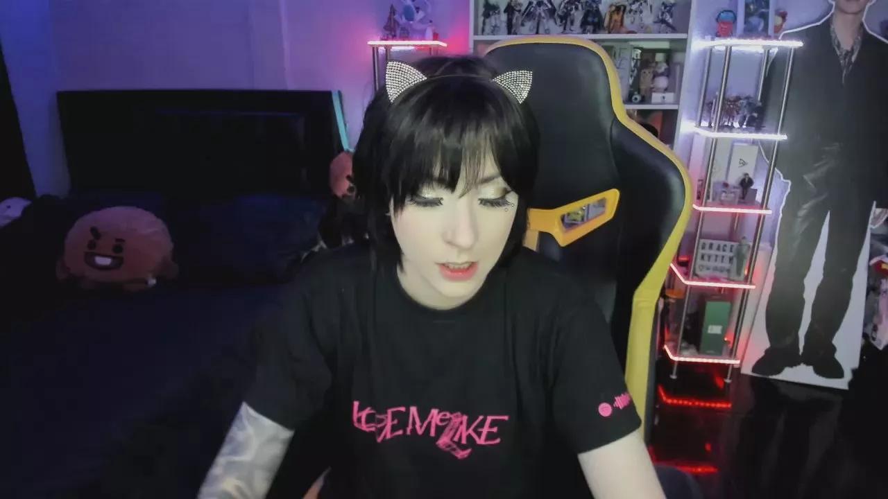 Offline Yummypink on Cam4