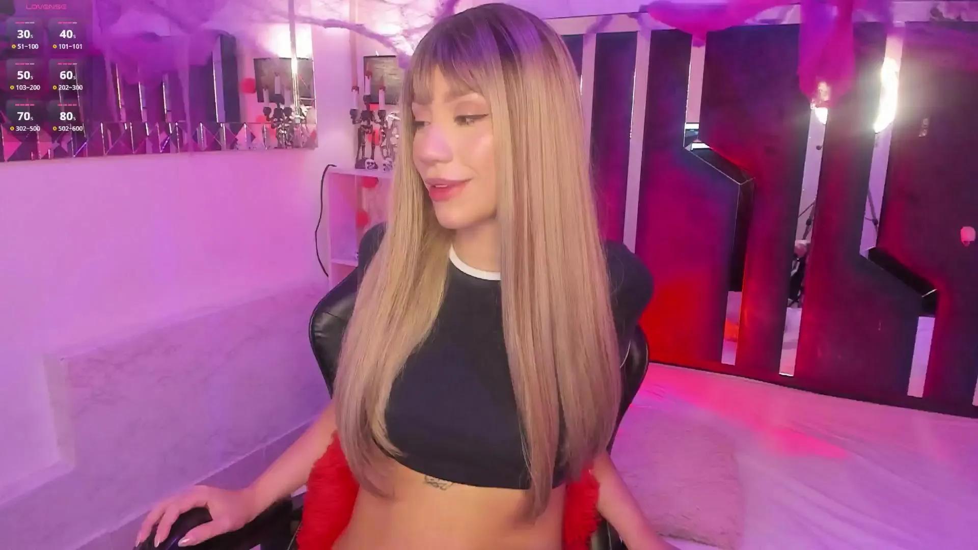 Offline ZharaLux on Cam4