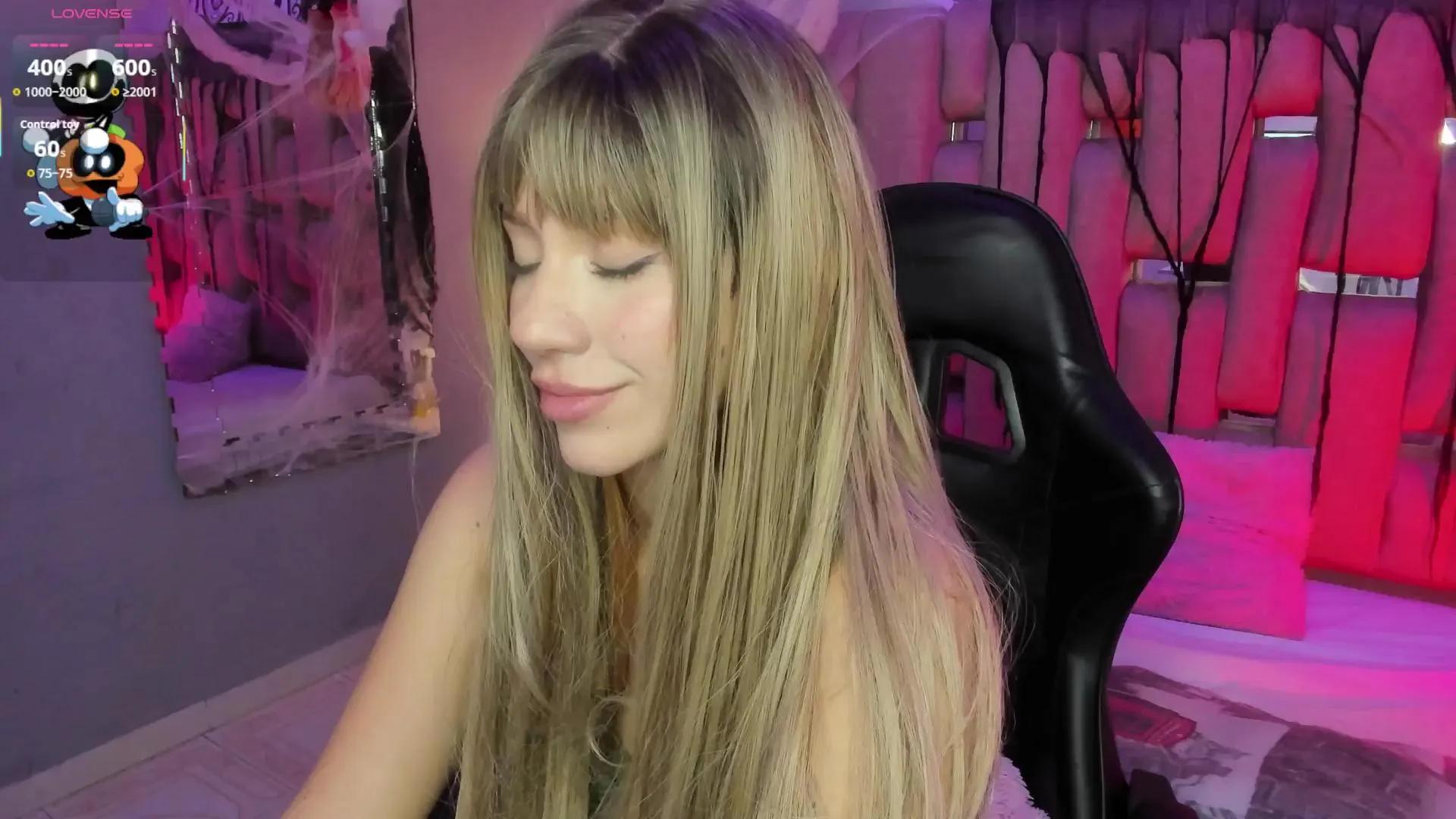 Offline ZharaLux on Cam4