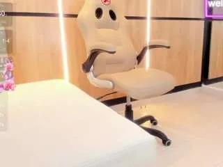 Offline adela-chase on CamSoda