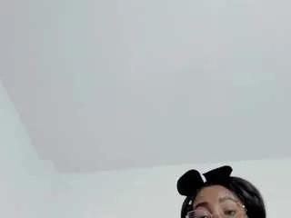 Offline alejandra-cortes on CamSoda