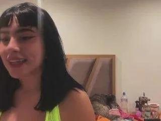 annie-snow on CamSoda 