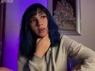 annie-snow on CamSoda 