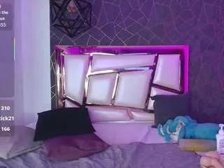 Freechat annieswan on CamSoda