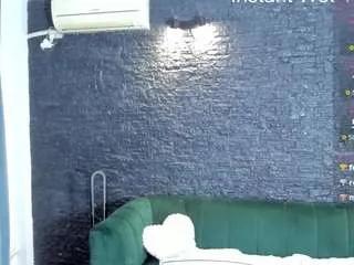 Offline boobzillaa on CamSoda