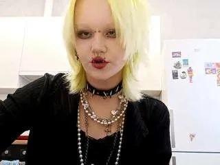 chloeolsen — Spin around, show my outfit [22 tokens remaining]