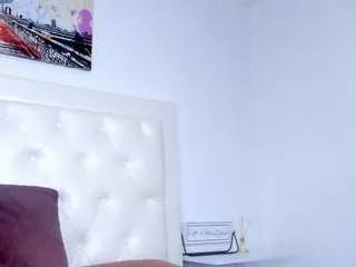 Freechat cocoqueenn on CamSoda