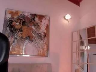 Freechat conniehot on CamSoda