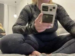 ember-bunny on CamSoda 