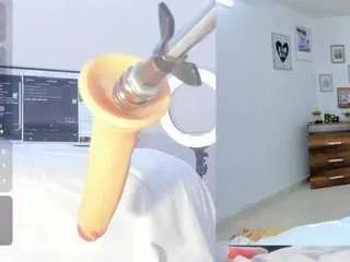 Freechat emily-philip on CamSoda