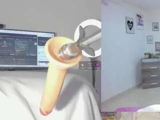 Freechat emily-philip on CamSoda