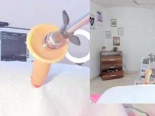 Freechat emily-philip on CamSoda