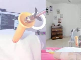 Freechat emily-philip on CamSoda